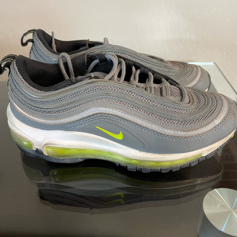 Boys shoes